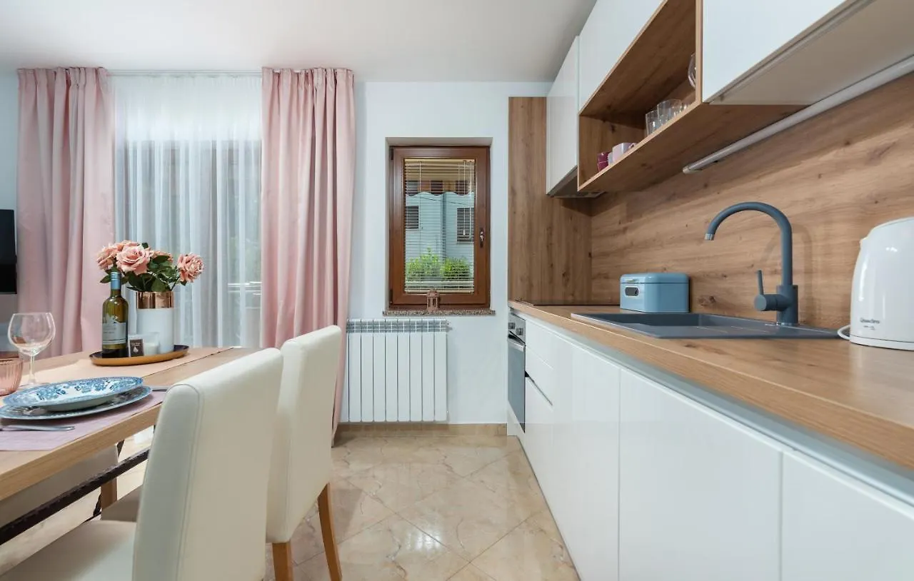פורץ Apartments Villa Ana קרואטיה