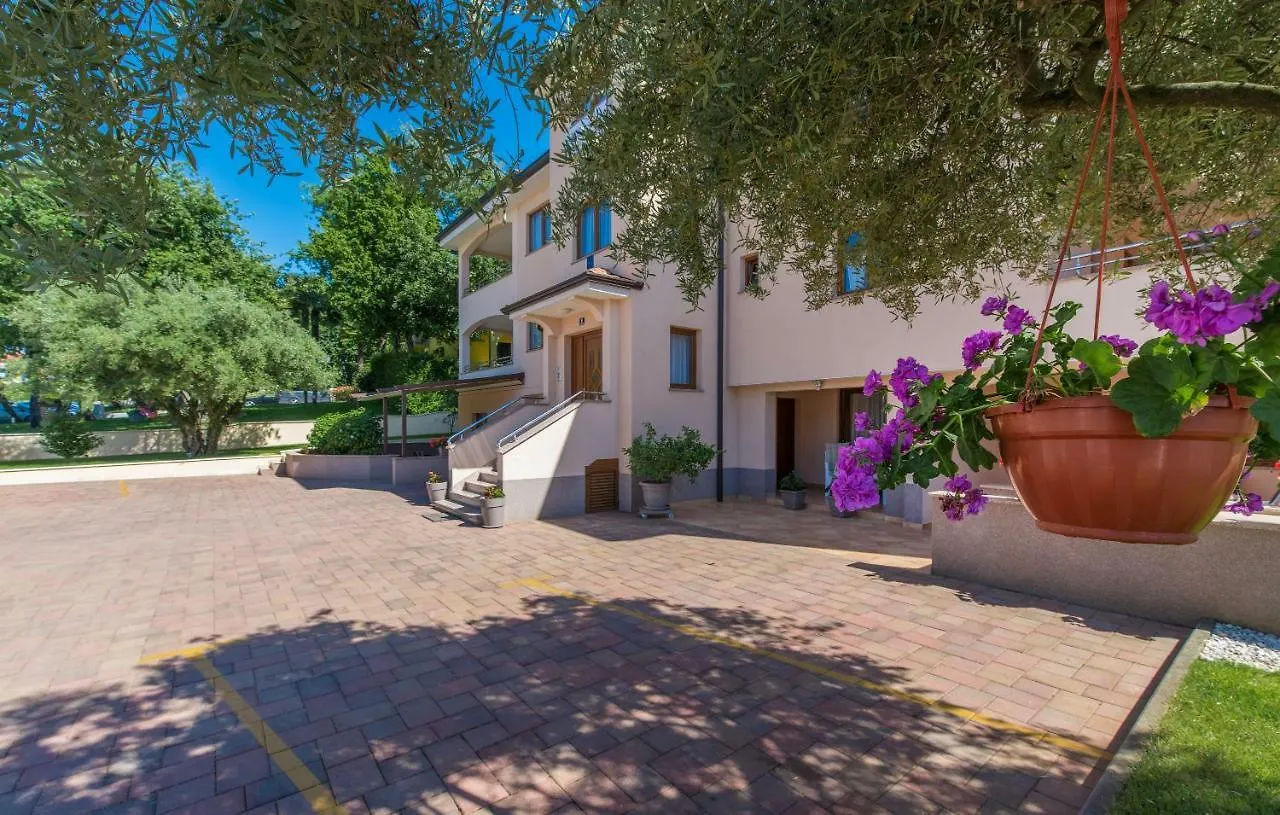 פורץ Apartments Villa Ana קרואטיה